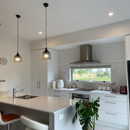 Holiday House Mount Maunganui Bagian luar foto