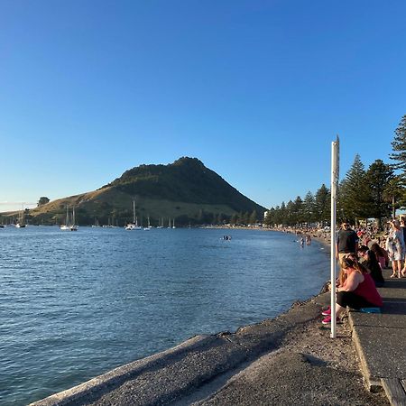 Holiday House Mount Maunganui Bagian luar foto
